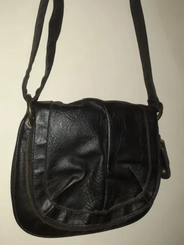 Bolsa transversal feminina de couro legítimo + brinde