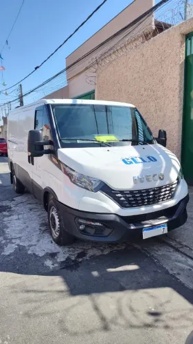 Iveco Daily Furgão 30-130 2.3 9M³ (die)(e5) 2022