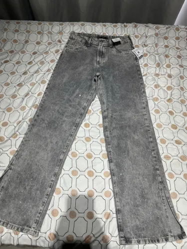 Calça reta nova com brilhos