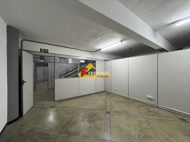 Sala comercial localizada no Centro