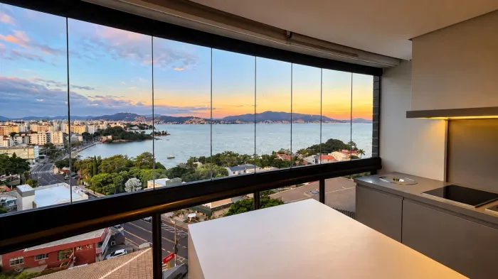 Apartamento com 2 dormitórios à venda, 110 m² por R$ 1.799.999 - Coqueiros - Florianópolis