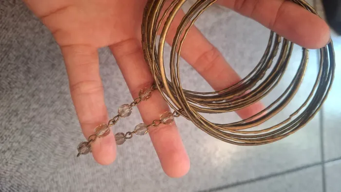 DOAÇÃO - Conjunto de pulseiras metálicas em cor bronze