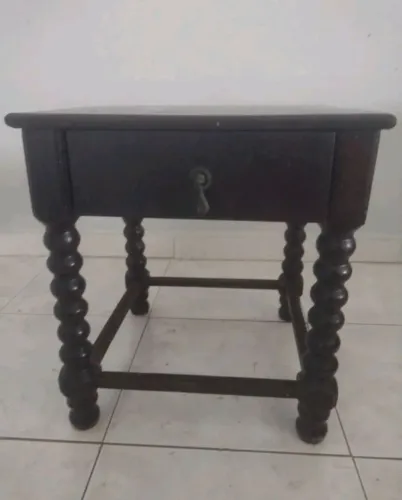 Mesa de cabeceira madeira maciça