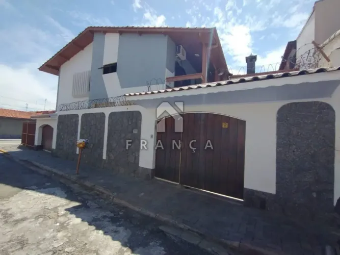 Casa de Alto Padrão à Venda - Parque Itamarati - Jacareí/SP