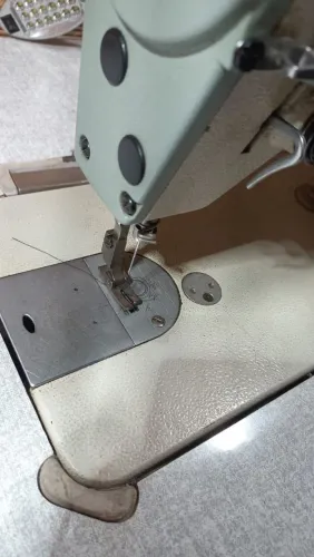 Máquina de Costura Siruba Reta Industrial Bivolt