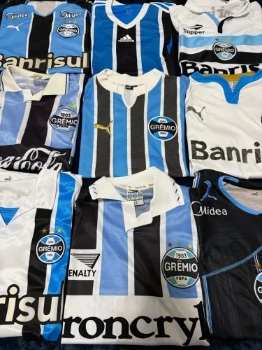 Coleção de camisas do Grêmio + bandeira + casaco