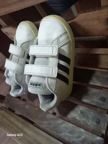 Tênis adidas