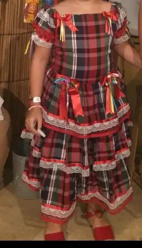 Vestido São João <br>Veste de 7 a 10 anos <br>R$ 100,00