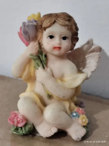 Escultura de anjo em resina resistente