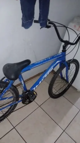 bicicleta aro 26,com defeito do banco e freio,o resto tá tudo perfeito 