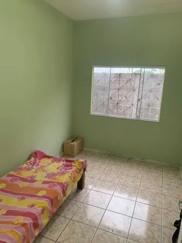 Alugo quarto em uma casa no bairro centro