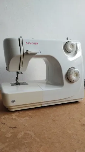 Singer 8280<br>Máquina de costura mecânica
