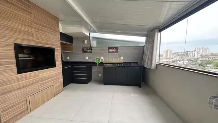 Apartamento com 2 quartos para alugar em Florianópolis/SC.