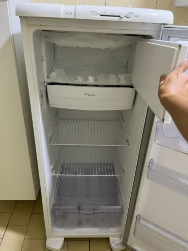 Geladeira Electrolux Cycle Defrost 240L Degelo Prático Uma Porta Branca (RE31)