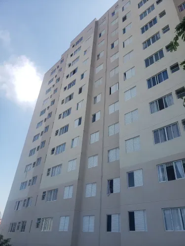 Vende-se apartamento aceito carro como parte de entrada. 