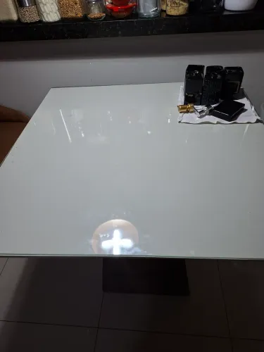 Mesa de jantar quadrada 4 lugares