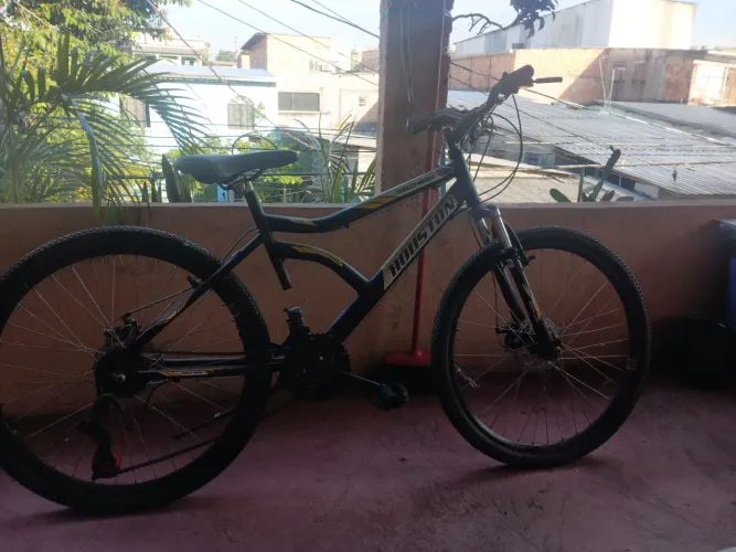 VENDO BICICLETA COM FREIO A DISCO SEMI NOVA