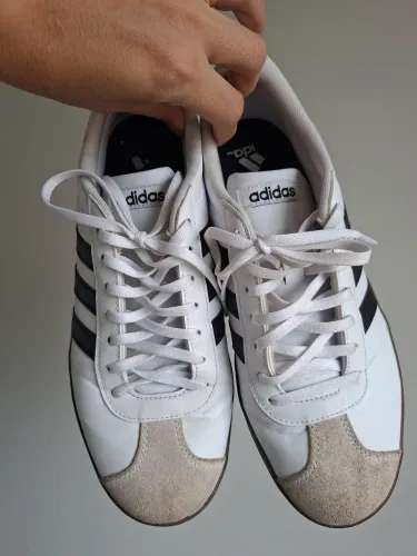 Tênis adidas