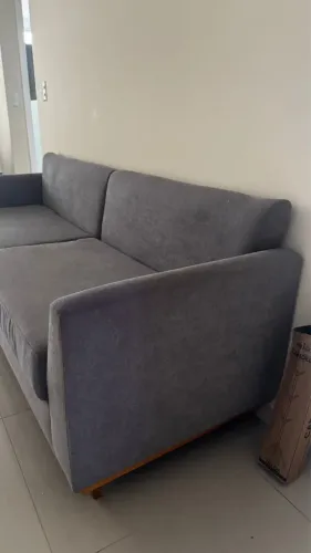 Sofá cinza grafite