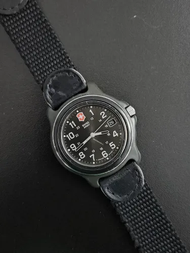 Relógio Victorinox Swiss Army Field Preto