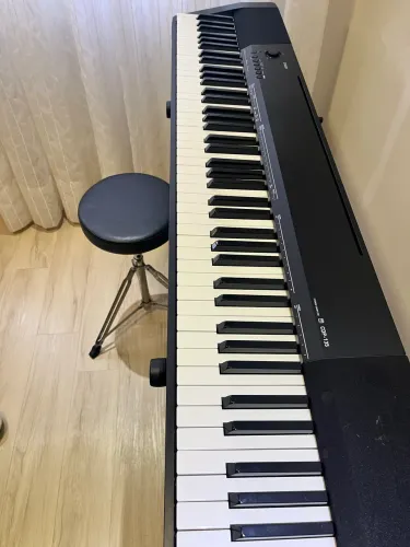 Piano Digital Cásio + pedal + suporte + banqueta