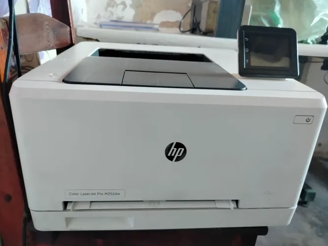 Impressora HP Laser Jet Pro colorida