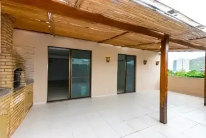 Excelente Cobertura Linear no Recreio dos Bandeirantes - RJ