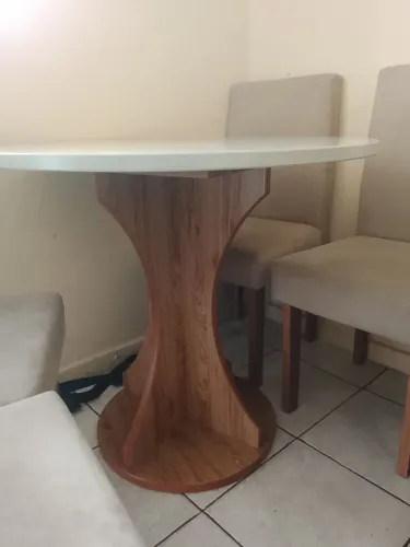 Vendo mesa de jantar 4 lugares