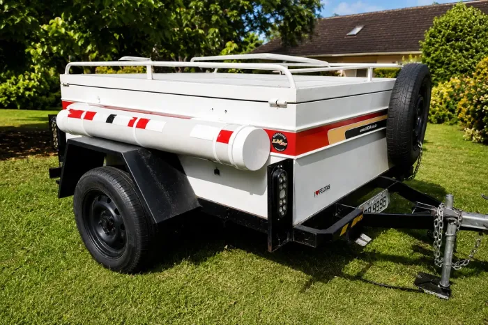 CARRETINHA FECHADA PARA TRABALHO, CAMPING E VIAGEM