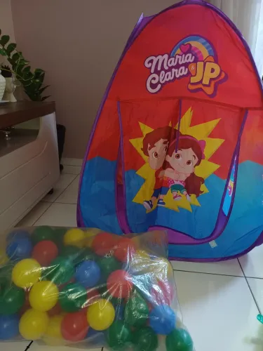 Barraca infantil com bolinhas.