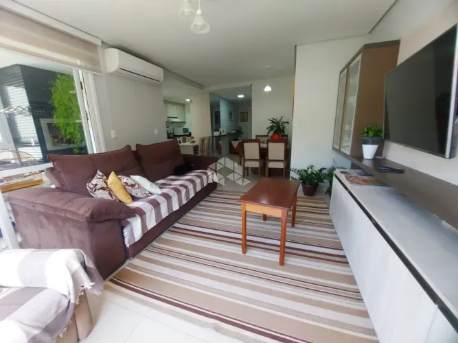 Apartamento central com 03 dormitórios!