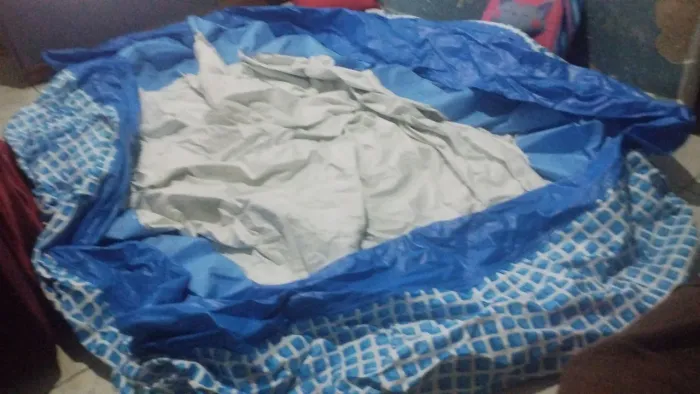 Piscina e celular para vender