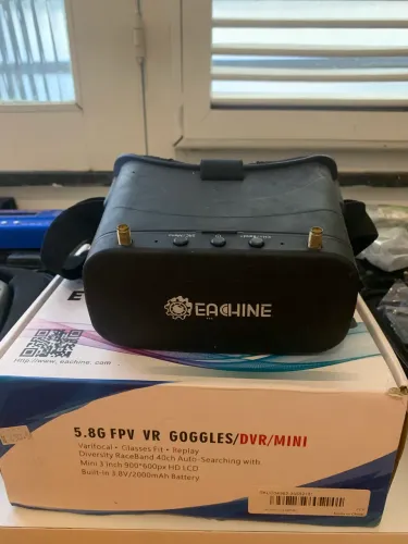 Óculos FPV Googles Eachine 5.8G c/ DVR - Estado de Novo