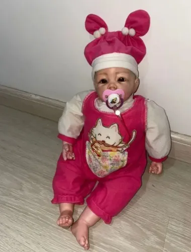 Baby Reborn - Com acessórios e roupa