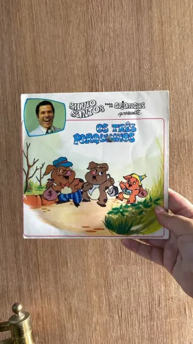 Compacto disquinho de vinil Os três porquinhos historinhas do Silvio Santos