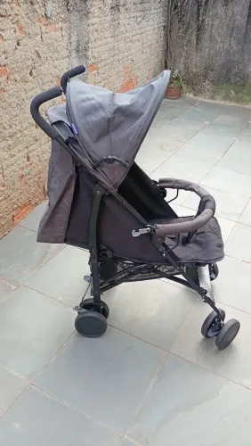 Carrinho de bebê semi novo