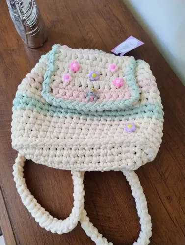 Mochila infantil crochê