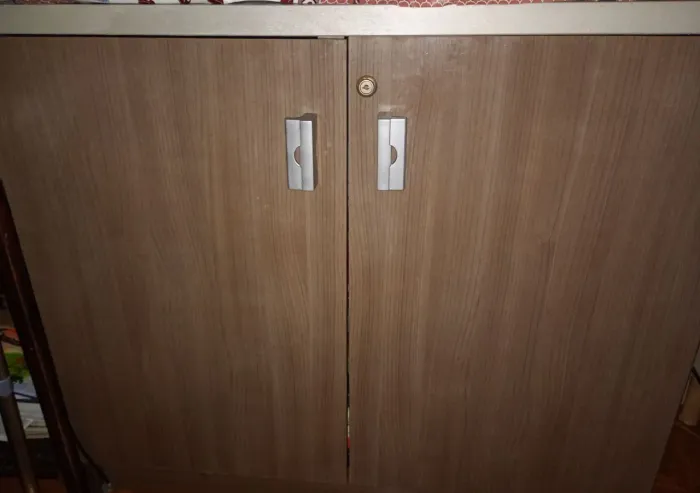 Armário de escritório duas portas com chaves