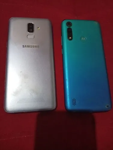 Celular Motorola e Samsung