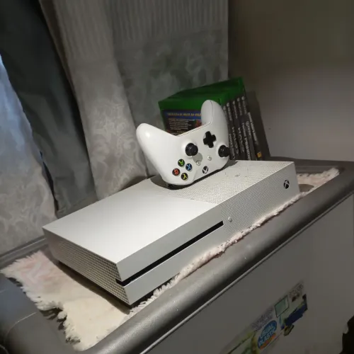 Xbox One S/ 1 TB 