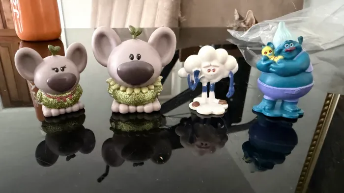 Bonecos trolls colecionáveis