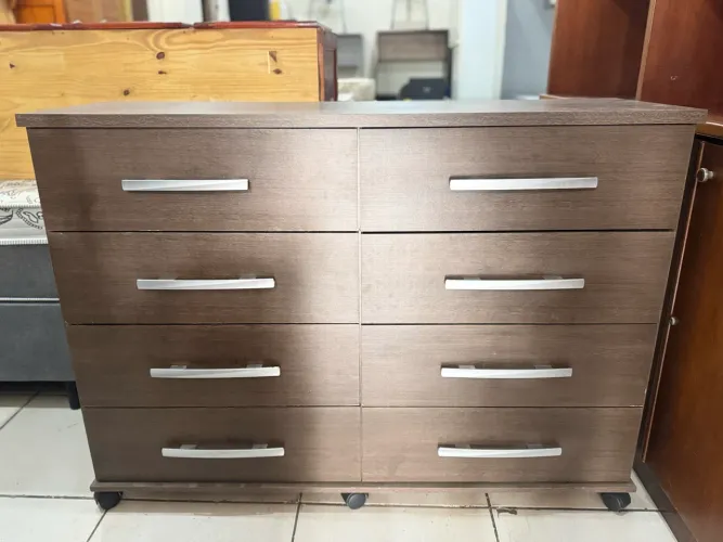 Cômoda c/ 8 gavetas