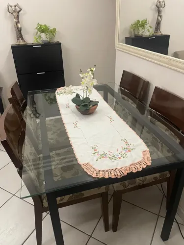 Vendo Mesa 4 lugares com cadeiras