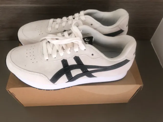 Tênis Asics Forest Creme Casual original novo na caixa