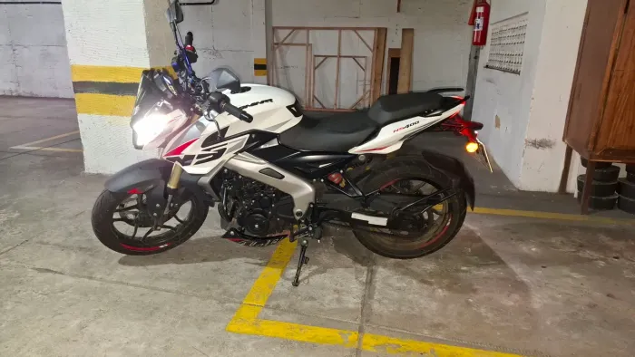 Bajaj Dominar NS400Z 2026 - 400cc com tecnologia de 600cc