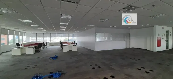 Conjunto Comercial de 1.127m² com 27 vagas de garagem!!