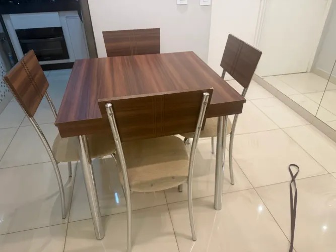Mesa 4 cadeiras