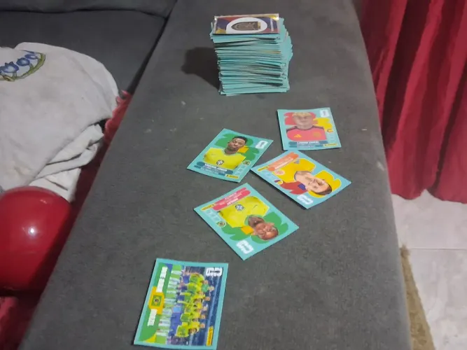 Lote com 300 Figurinhas Panini Copa do Mundo 2026 - Ótimo para Completar o Álbum!