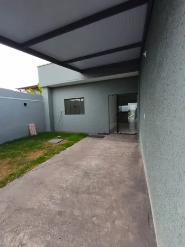 Casa de 2 quartos sendo uma suite é quintal grande no Orlando de Morais em Goiânia