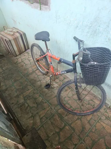 Bicicleta usada boa só os 2 pneufurado